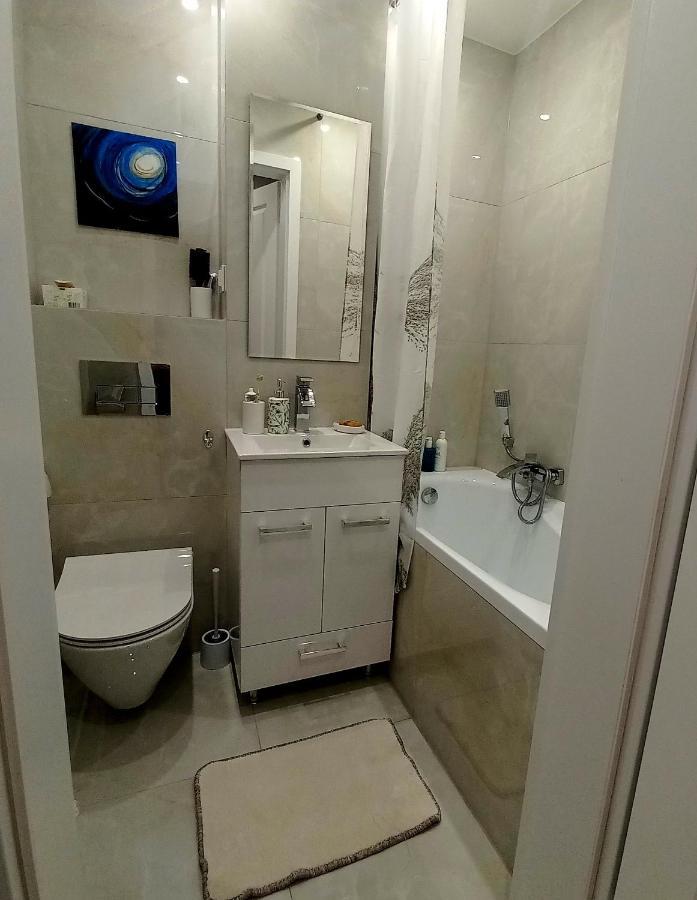 Nice Apartament With Small Tub Варшава Экстерьер фото